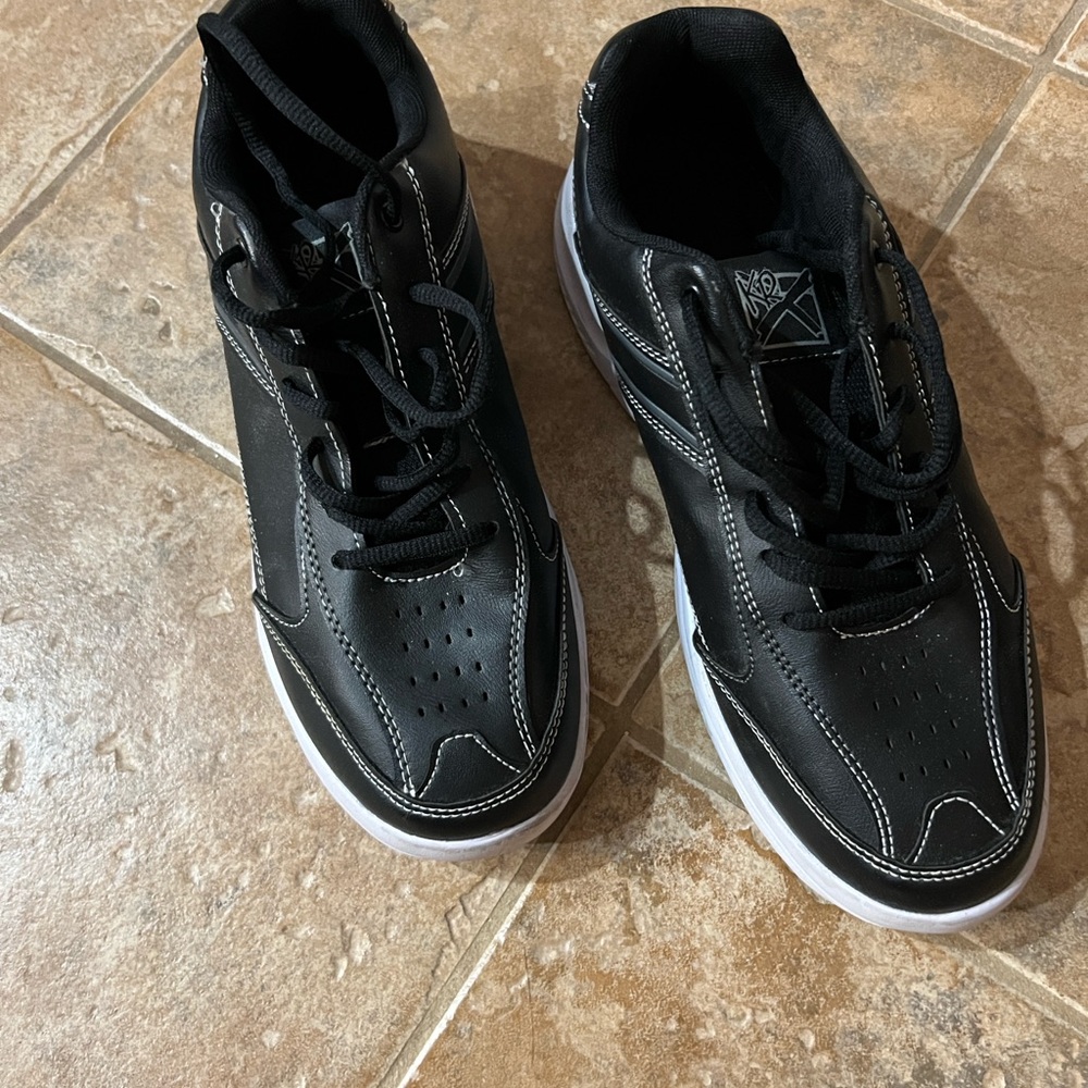 Men’s Bowling shoes worn once
